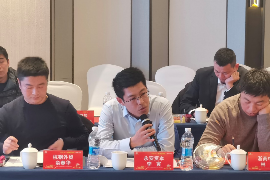 门上泼墨要账:一场邻里纠纷的无奈与反思 门上泼墨要账:一场邻里纠纷的无奈与反思